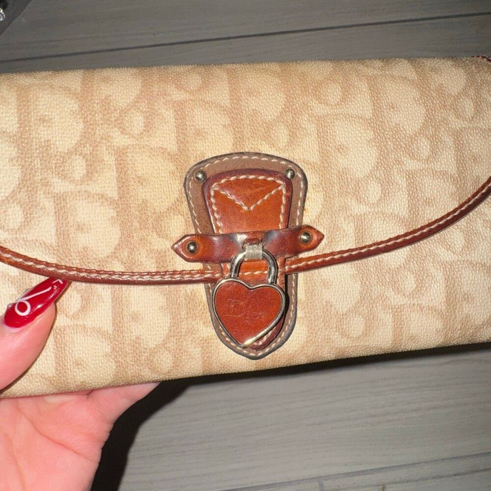 Christian Dior "Romantique" Trotter long bifold wallet with heart charm hardware - Picture 3 of 9